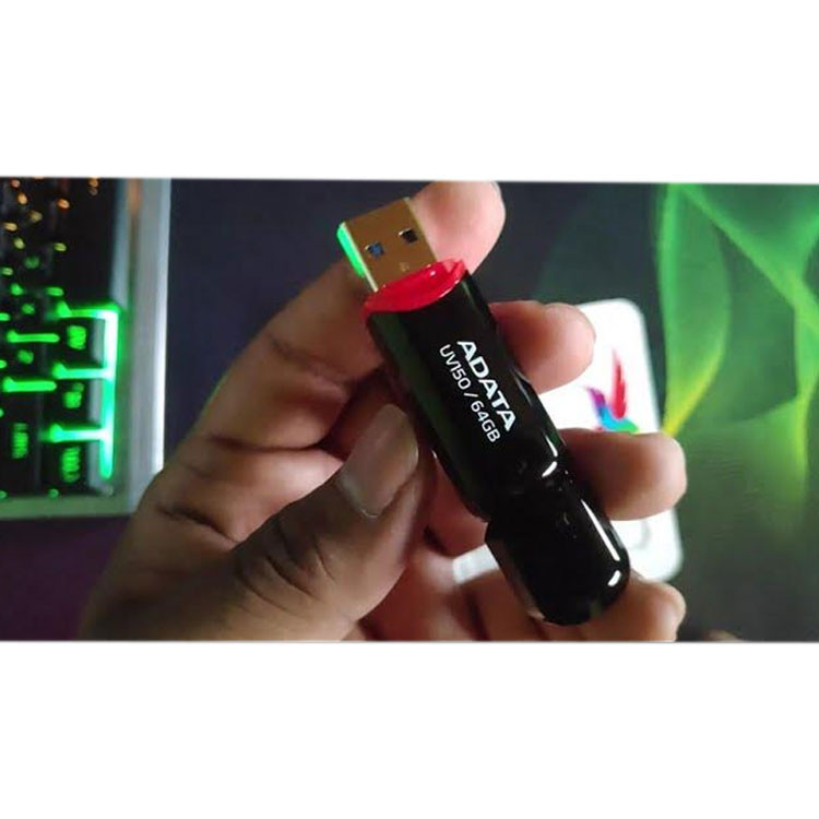 فلش مموری 128 گیگابایت ای دیتا مدل UV150 با رابط USB Type-A و استاندارد USB سهنقطهدو نسل 1، طراحی درپوشدار و سازگار با موبایل، تبلت، رایانه و تلویزیون